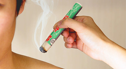 棒モグサを使用したビワ葉温灸